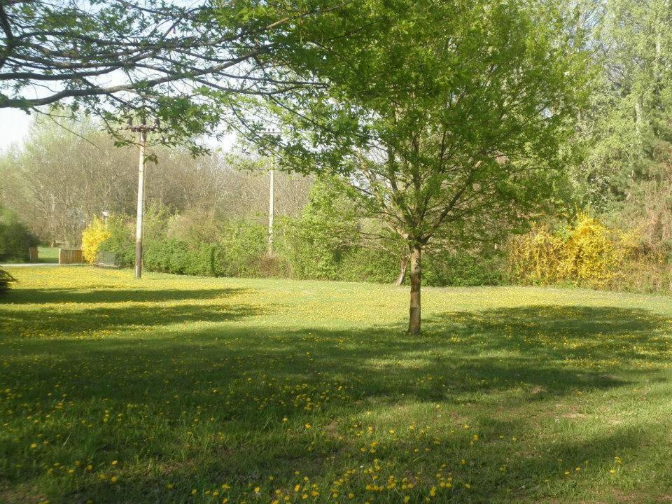 Relax Inn Šoporňa Bagian luar foto