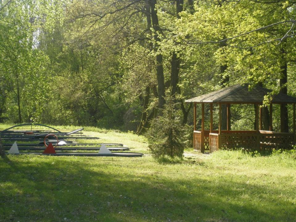 Relax Inn Šoporňa Bagian luar foto
